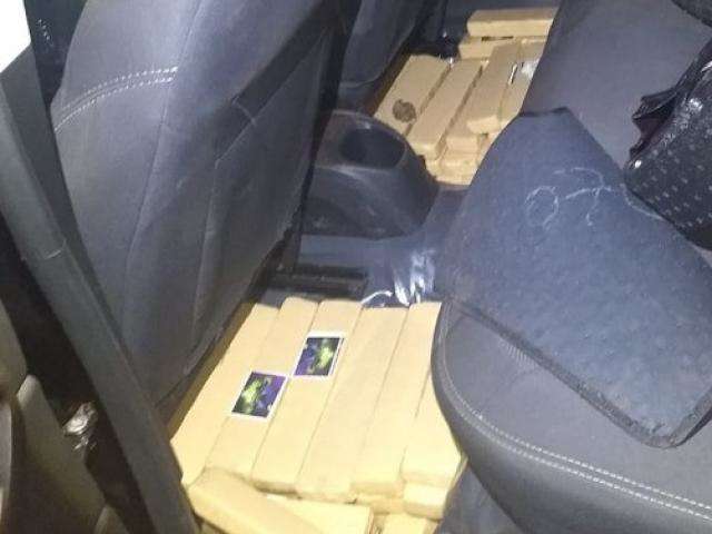 Traficante abandona carro carregado com maconha no meio de rodovia