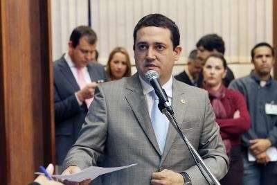Deputado espera a constru&ccedil;&atilde;o de abrigo para animais em 2015