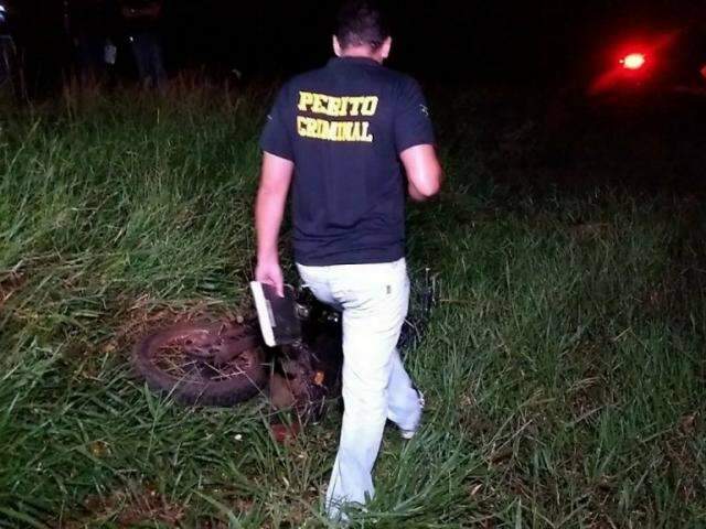Motociclista morre ap&oacute;s colis&atilde;o com caminh&atilde;o na MS-162
