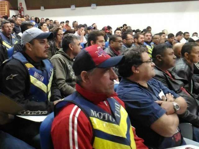 Com novos alvar&aacute;s, mototaxistas prometem disputa por passageiros