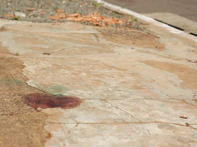  Rapaz baleado no bairro Cabre&uacute;va estava entregando gelo em casa