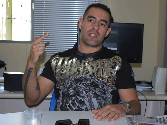  Empres&aacute;rio quer de &quot;crian&ccedil;as a av&oacute;s&quot; em evento de MMA marcado para agosto