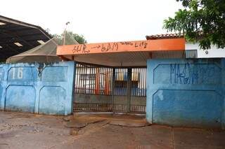 Muros da escola Elizabel Maria Gomes Salles. (Foto: André Bittar)