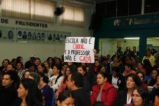 Professores aprovaram greve em assembleia nesta terça-feira. (Foto: Fernando Antunes)
