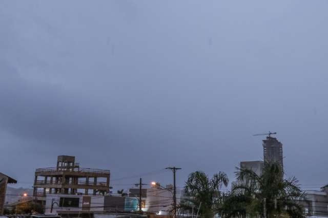 Dia amanhece garoando e previsão é de chuva na maioria das cidades do  Estado - Meio Ambiente - Campo Grande News