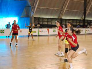  MS vence segunda no handebol feminino e garante classifica&ccedil;&atilde;o nas Olimp&iacute;adas Escolares