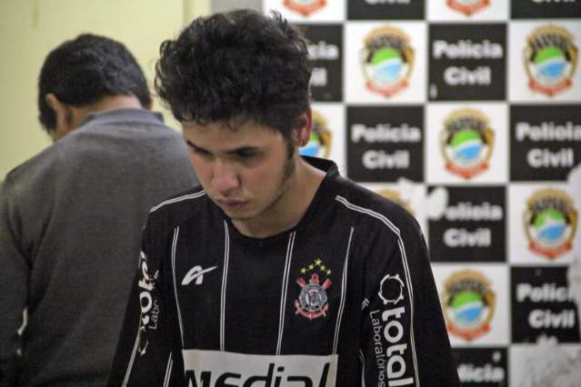 Homem foi esfaqueado antes de inc&ecirc;ndio em resid&ecirc;ncia, diz pol&iacute;cia