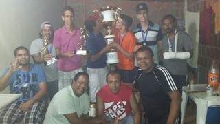 Jogadores em festa após vencerem o campeonato em Rondonópolis (Foto: Arquivo Pessoal)
