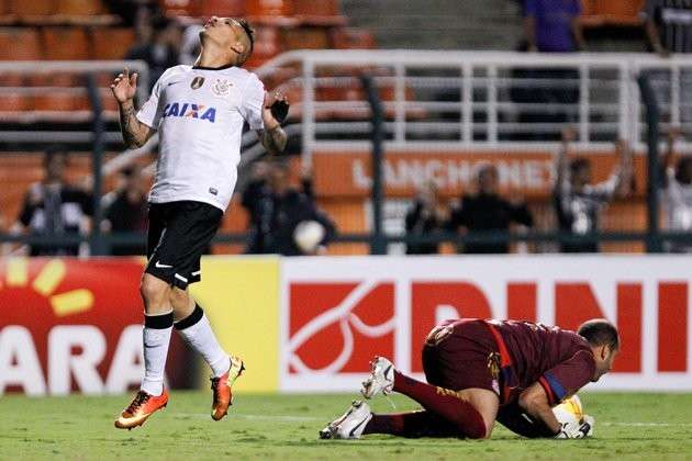S&atilde;o Paulo vence com dois de Luis Fabiano; Corinthians apenas empata