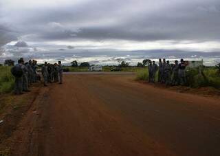 Trabalhadores em mobilização na BR-168. (Foto: Perfil News)