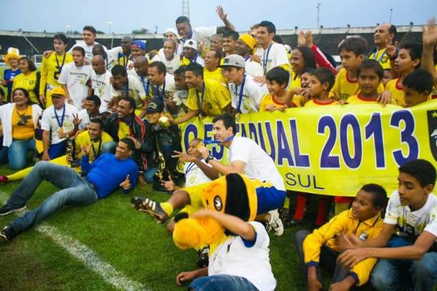 Estadual de 2014 tem datas definidas e dois clubes a mais ser&atilde;o rebaixados