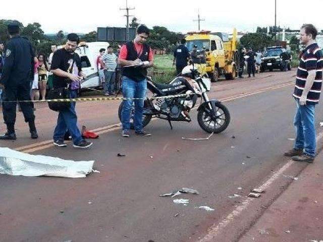 Oficial da pol&iacute;cia paraguaia atropela dupla de moto e um morre