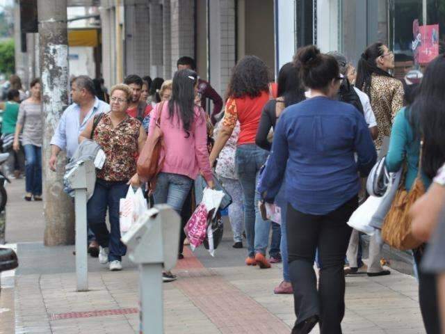 Bancos e &oacute;rg&atilde;os p&uacute;blicos fecham; com&eacute;rcio tem hor&aacute;rio diferenciado