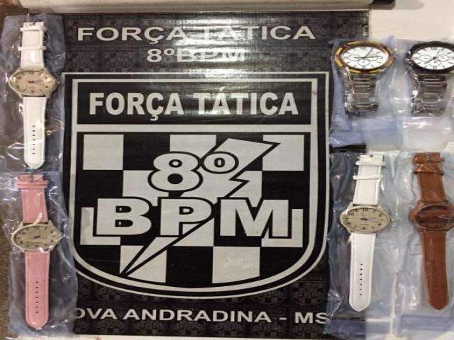 Homem &eacute; flagrado com carga de rel&oacute;gios contrabandeados avaliada em R$ 45 mil 