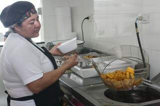 Polenta tem de ser frita de forma tradicional, sem ser empanada. (Fotos: Marcos Ermínio)