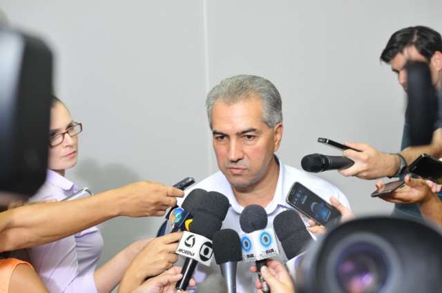 &quot;Vou terminar as obras que n&atilde;o tiverem problemas&quot;, diz Azambuja