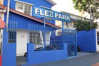 Fachada da FlexPark, na região central de Campo Grande. (Foto: Marcos Ermínio)
