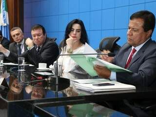 Deputados Maurício Picarelli (PSDB), Mara Caseiro (PSDB) e Amarildo Cruz (PT), durante sessão (Foto: Victor Chileno/ALMS)