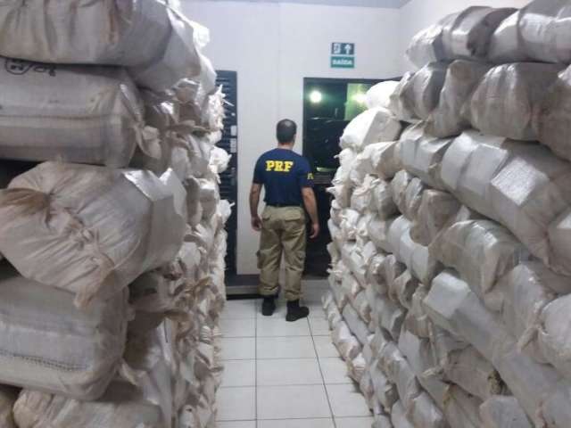 Caminhoneiro foi preso transportando 6,5 toneladas de maconha em tanque