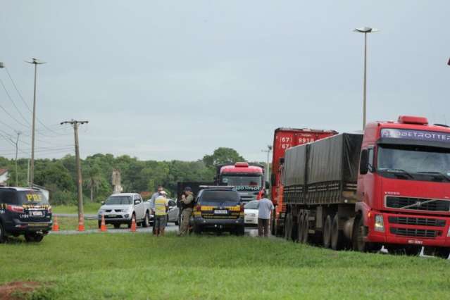 Protesto na Cidade de Deus suspende coleta de lixo em Campo Grande