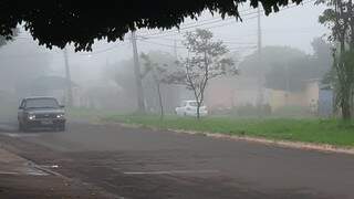 Frente fria derruba temperaturas e dia come&ccedil;a com neblina cobrindo cidade