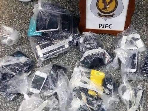 Bloqueador de celular na M&aacute;xima n&atilde;o cala PCC, aponta den&uacute;ncia 
