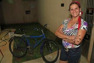 Evelize, a bailarina da bicicleta da Ceará. (Foto: Gerson Walber)