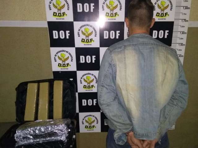 Casal &eacute; preso com 10 tabletes de maconha em &ocirc;nibus com destino &agrave; Capital 