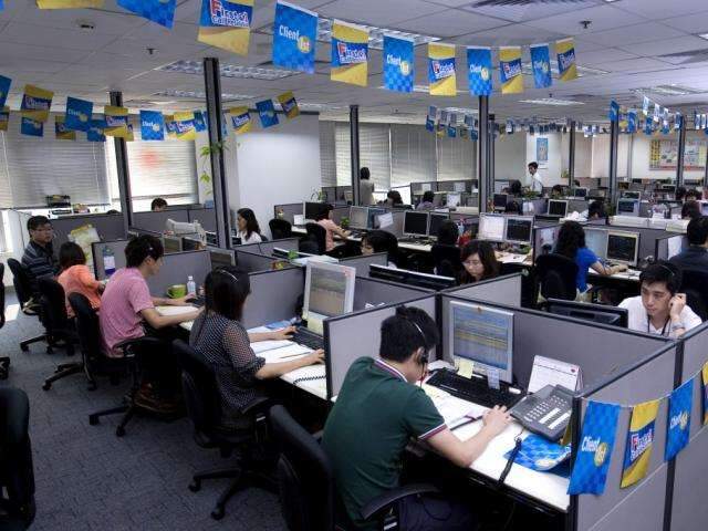 Empresa abre sele&ccedil;&atilde;o com 900 vagas para atendente de call center