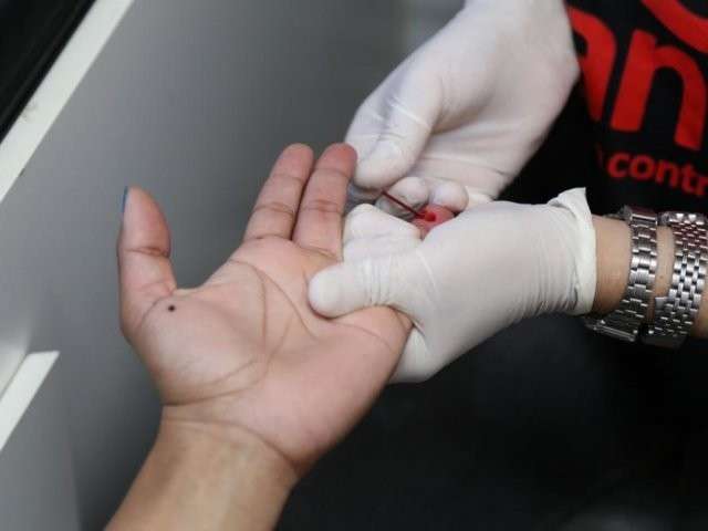 Pesquisa aponta que 1 a cada 10 homens que fazem sexo com homens tem HIV
