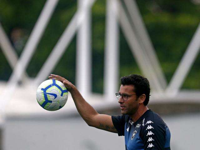 Em duelo contra rebaixamento, Botafogo recebe Avaí no encerramento da rodada