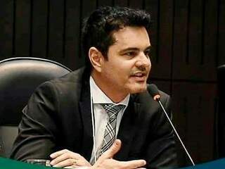 Fernando Mânica é procurador no PR, professor e autor de diversos livros e artigos nas áreas do Direito Administrativo (Foto: Divulgação)