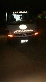 Ambul&acirc;ncia do Samu cai em buraco e n&atilde;o consegue atender ocorr&ecirc;ncia
