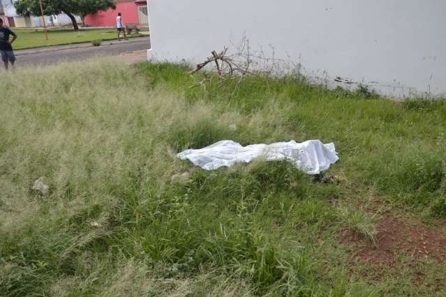 Homem encontrado morto no Aero Rancho tinha 7 perfura&ccedil;&otilde;es no corpo