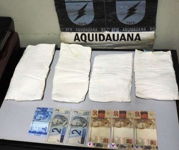 Gestante com crian&ccedil;a de colo transportava coca&iacute;na amarrada &agrave; cintura