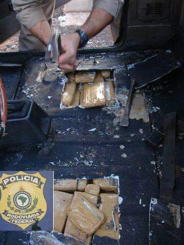  Pol&iacute;cia apreende 100 quilos de maconha e quase 4 mil pneus em Ponta Por&atilde;  