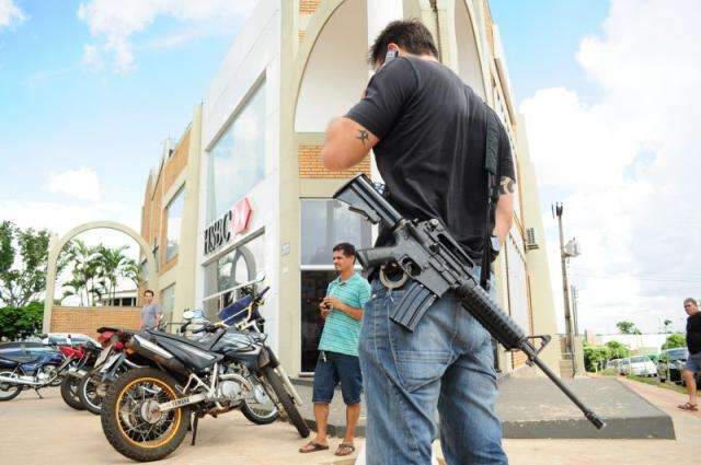 Policial baleado durante assalto em banco fez cirurgia  e est&aacute; bem