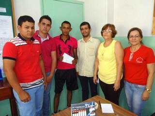 Diego, Vanderson e Eliezer, no dia da entrega do cheque os empresário. (Foto: Prefeitura de Paranaíba)