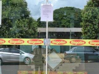 Bigolin teve loja lacrada em Campo Grande há uma semana. (Foto: Henrique Kawaminami)