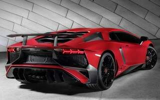 Lamborghini lança Aventador SuperVeloce