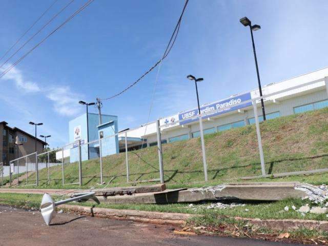 Troca de postes derrubados por caminh&atilde;o pode custar at&eacute; R$ 40 mil