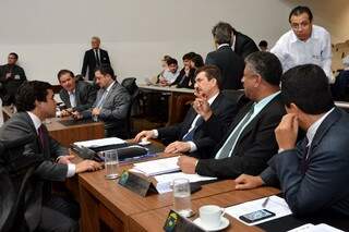 Deputados estaduais durante sessão na Assembleia (Foto: Victor Chileno/ALMS)