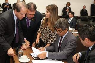 Deputados aprovam fundo estadual de R$ 1 milh&atilde;o para combate &agrave; corrup&ccedil;&atilde;o