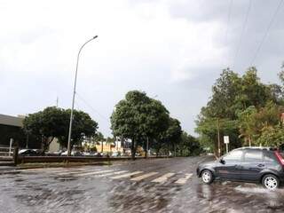 Pancadas rápida de chuva foram registradas na Capital. (Foto: Paulo Francis)