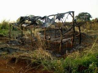 Barracos indígenas destruídos no acampamento Curral do Arame, em Dourados (Foto: MPF/Divulgação)
