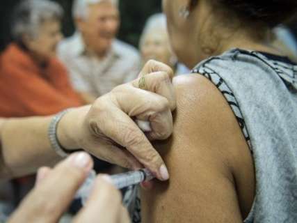 Vacina contra gripe será aberta para toda população na segunda