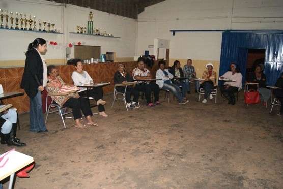 Projeto Roda da Conversa vai a tia Eva e discute realidade de mulheres negras