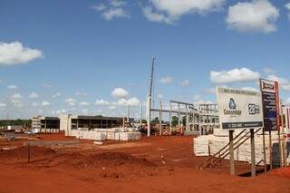 Prédio da UEMS em Campo Grande está sendo construído na MS-080, saída para Rochedo (Foto: Marcos Ermínio)