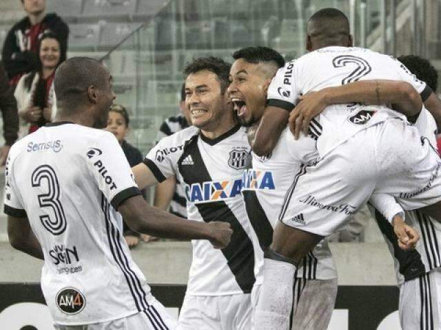 Ponte Preta vence o Atl&eacute;tico-PR por 2 a 0 e encerra longo jejum como visitante