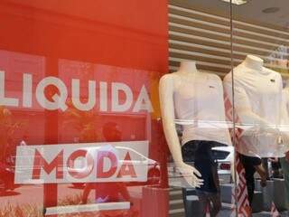 Com&eacute;rcio faz promo&ccedil;&atilde;o para zerar estoque que ficou do Natal